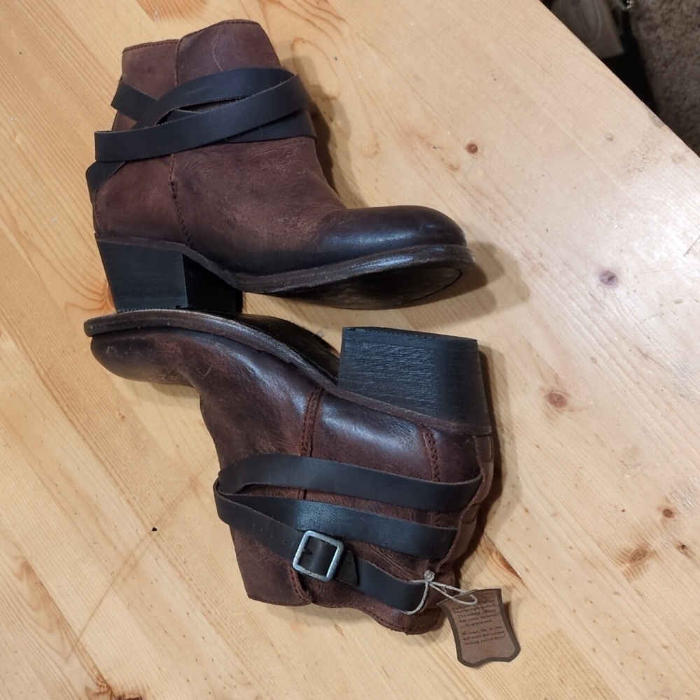 Your Fall Wardrobe Needs Hudson Booties - NWT, Leather, and Distressed for Style - Picture 6 of 16